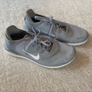 Nike Womens Free RN 2018 Sneakers